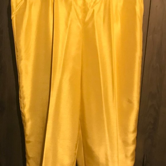 2-Piece Blouse Capris Pants - Picture 3 of 4